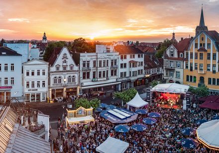 Hoekerfest in Herford with stage and crowd, aerial view