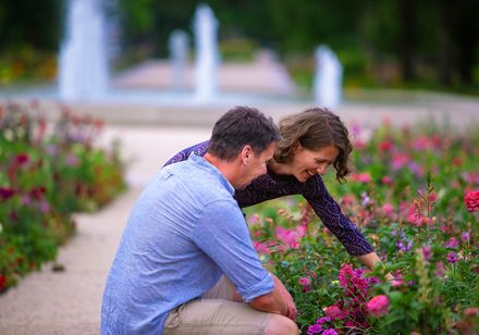 Two people look at a flower bed in Bad Lippspringe