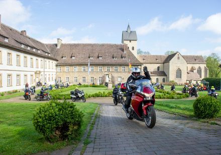 Motorcyclists greeting each other at the historic Hotel Gehrden