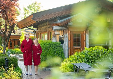  Couple strolling through the H2O sauna garden